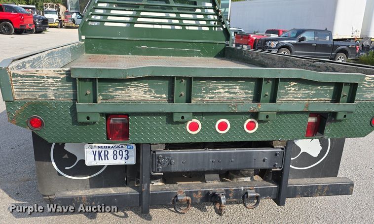 image for item DS4812 2000 International Harvester 4700 flatbed truck
