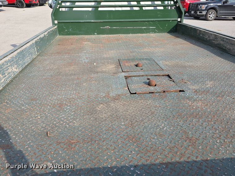 image for item DS4812 2000 International Harvester 4700 flatbed truck