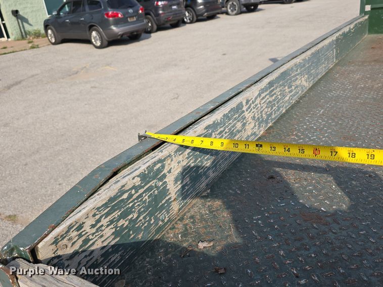 image for item DS4812 2000 International Harvester 4700 flatbed truck