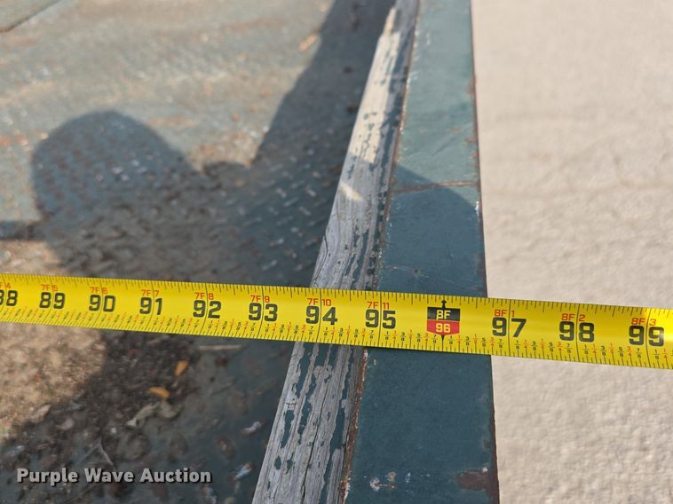 image for item DS4812 2000 International Harvester 4700 flatbed truck