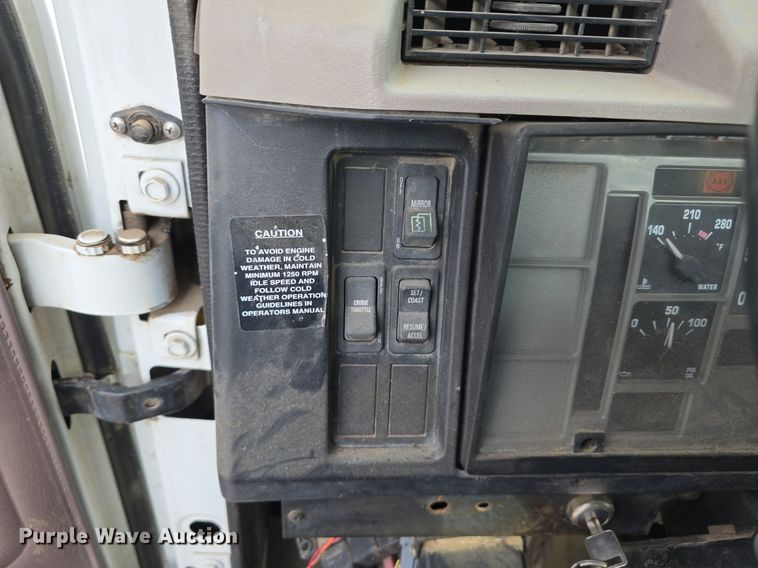 image for item DS4812 2000 International Harvester 4700 flatbed truck