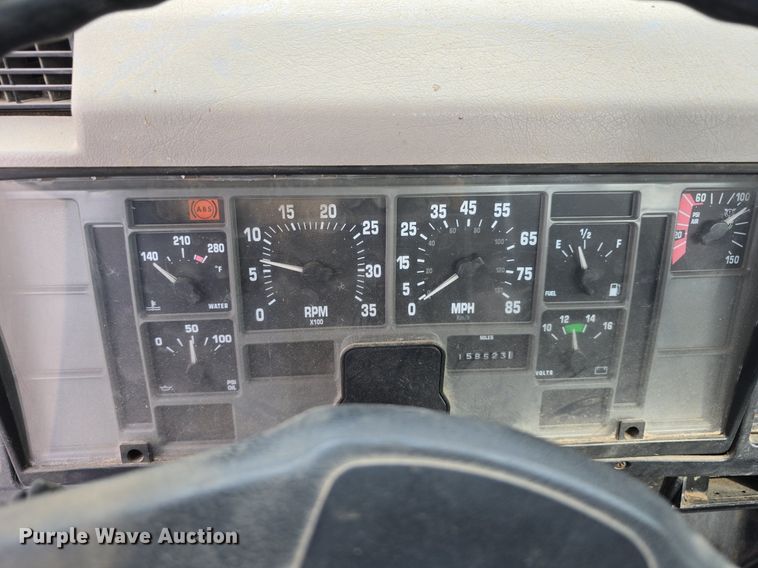 image for item DS4812 2000 International Harvester 4700 flatbed truck