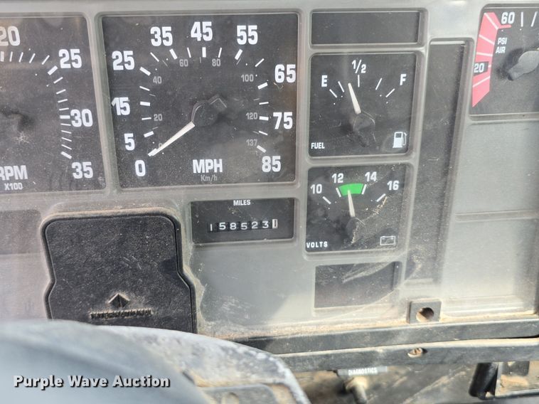 image for item DS4812 2000 International Harvester 4700 flatbed truck