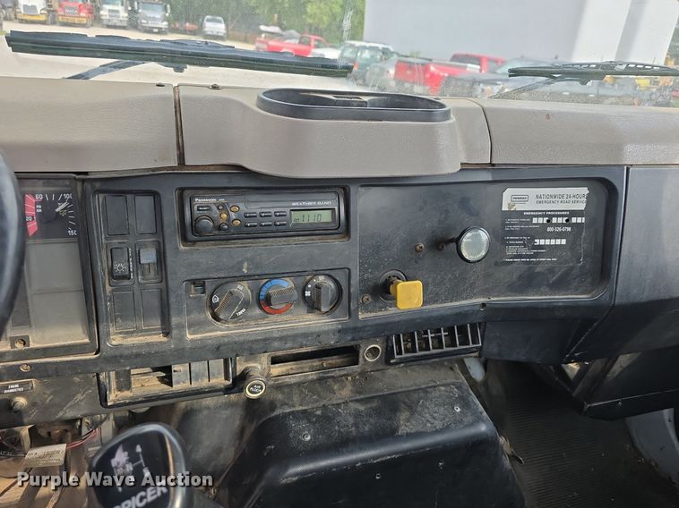 image for item DS4812 2000 International Harvester 4700 flatbed truck