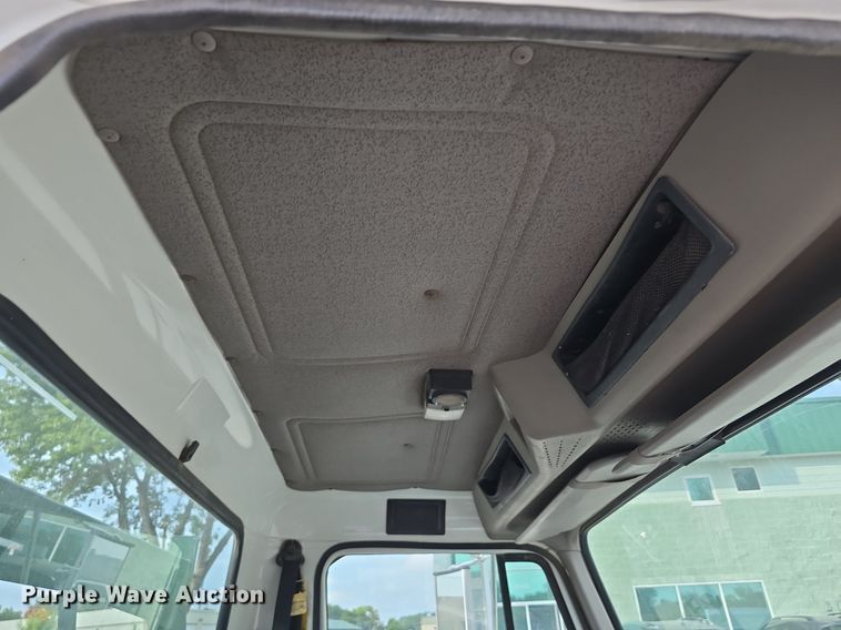 image for item DS4812 2000 International Harvester 4700 flatbed truck