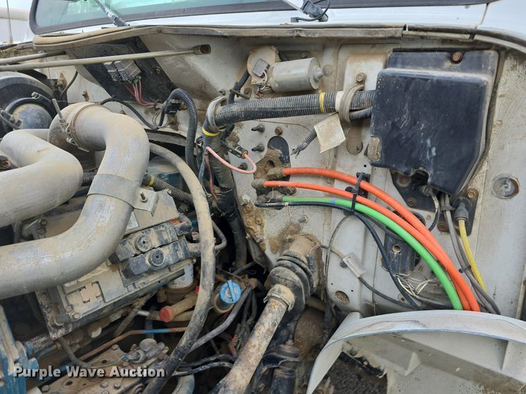 image for item DS4812 2000 International Harvester 4700 flatbed truck