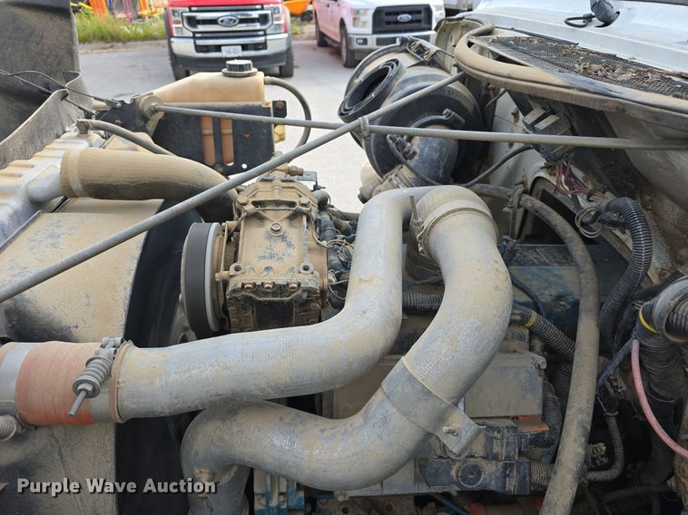 image for item DS4812 2000 International Harvester 4700 flatbed truck