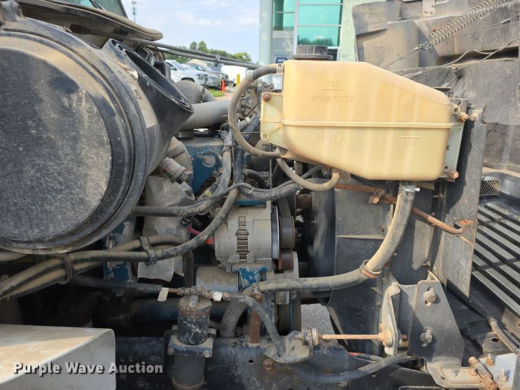 image for item DS4812 2000 International Harvester 4700 flatbed truck