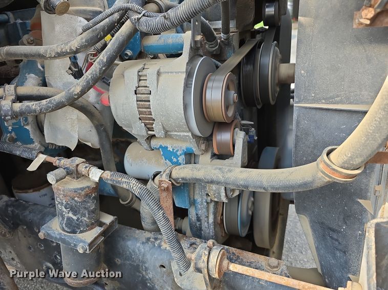 image for item DS4812 2000 International Harvester 4700 flatbed truck