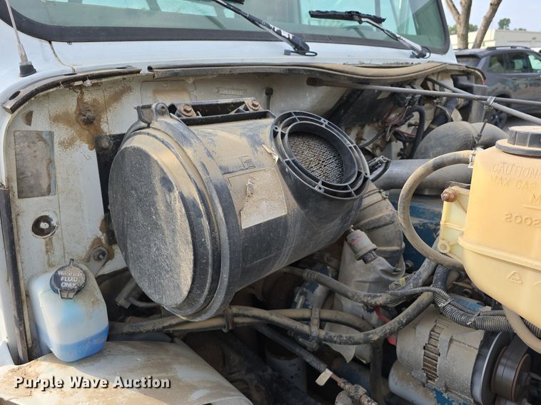 image for item DS4812 2000 International Harvester 4700 flatbed truck