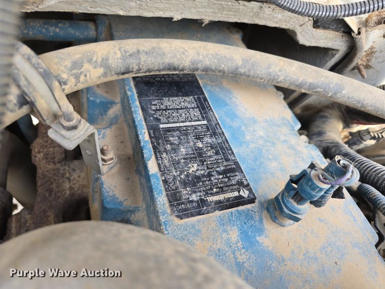 image for item DS4812 2000 International Harvester 4700 flatbed truck