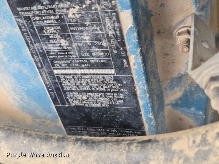 image for item DS4812 2000 International Harvester 4700 flatbed truck