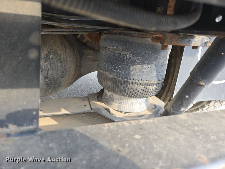 image for item DS4812 2000 International Harvester 4700 flatbed truck