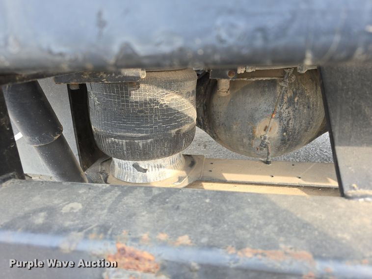 image for item DS4812 2000 International Harvester 4700 flatbed truck