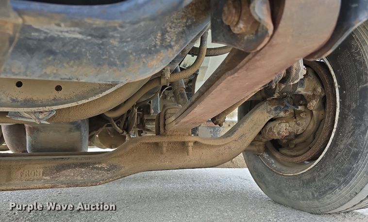 image for item DS4812 2000 International Harvester 4700 flatbed truck