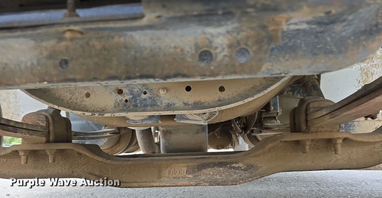 image for item DS4812 2000 International Harvester 4700 flatbed truck