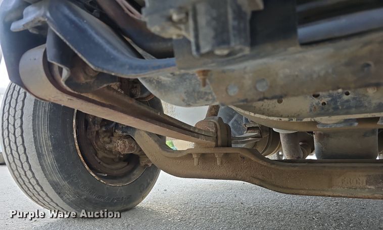 image for item DS4812 2000 International Harvester 4700 flatbed truck