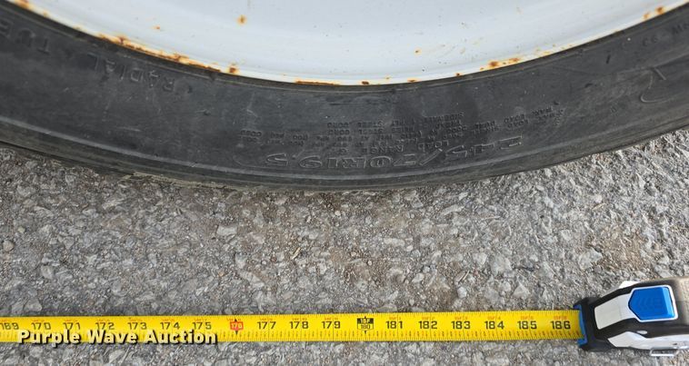 image for item DS4812 2000 International Harvester 4700 flatbed truck