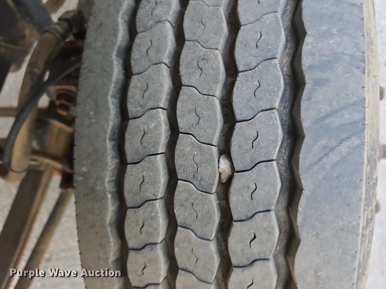 image for item DS4812 2000 International Harvester 4700 flatbed truck