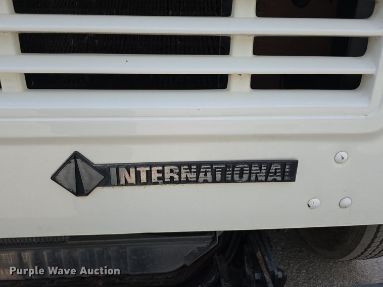 image for item DS4812 2000 International Harvester 4700 flatbed truck