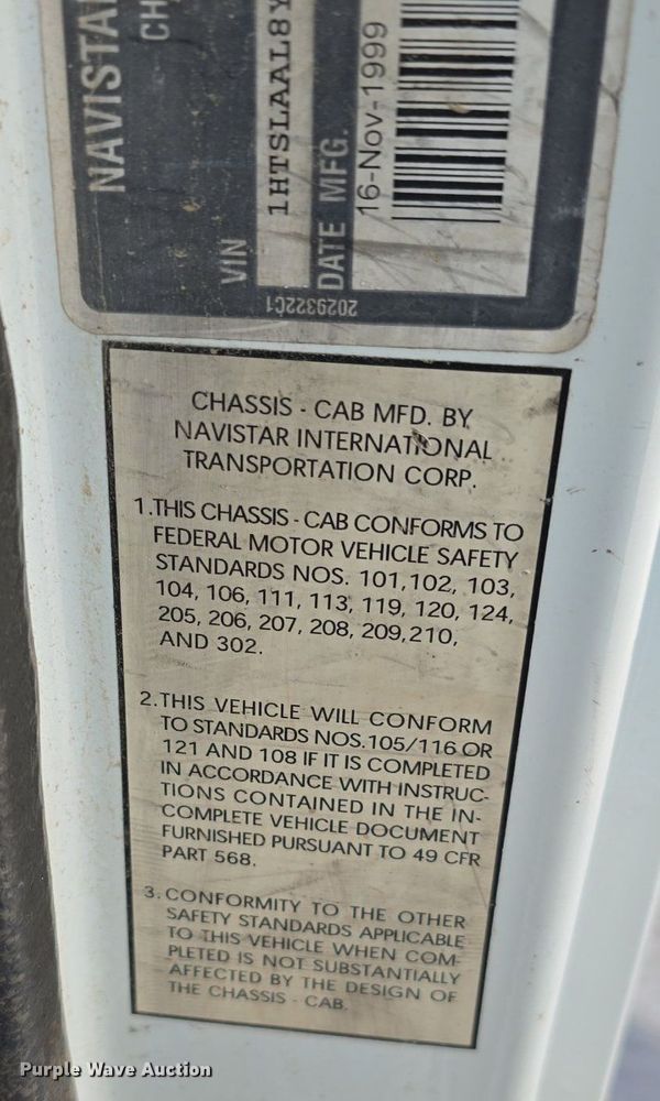 image for item DS4812 2000 International Harvester 4700 flatbed truck