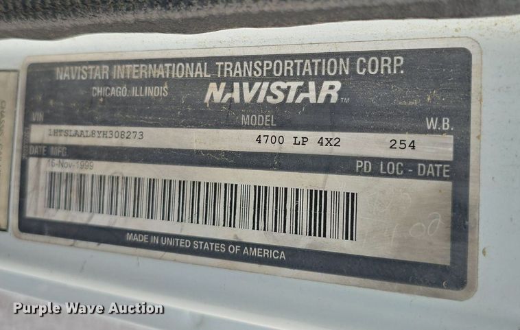 image for item DS4812 2000 International Harvester 4700 flatbed truck