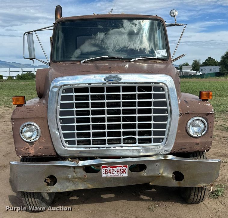 image for item DS7513 1977 Ford 9000 water truck