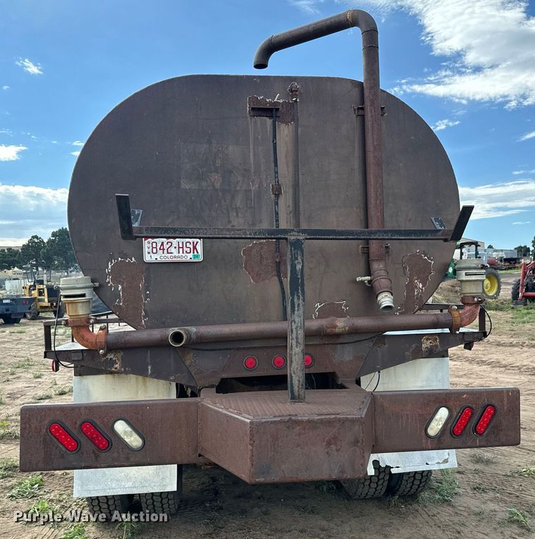 image for item DS7513 1977 Ford 9000 water truck