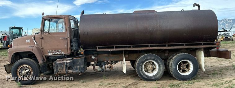 image for item DS7513 1977 Ford 9000 water truck