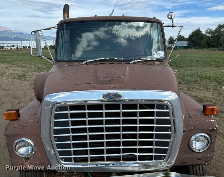 image for item DS7513 1977 Ford 9000 water truck