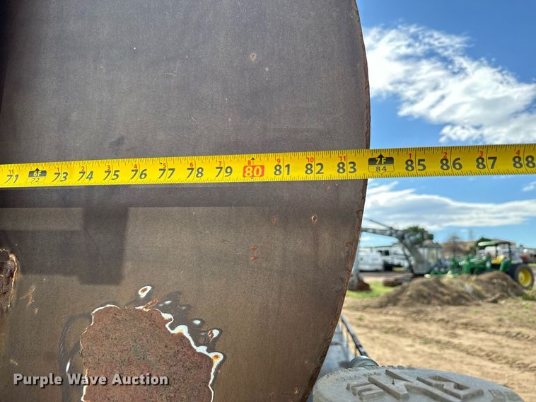 image for item DS7513 1977 Ford 9000 water truck