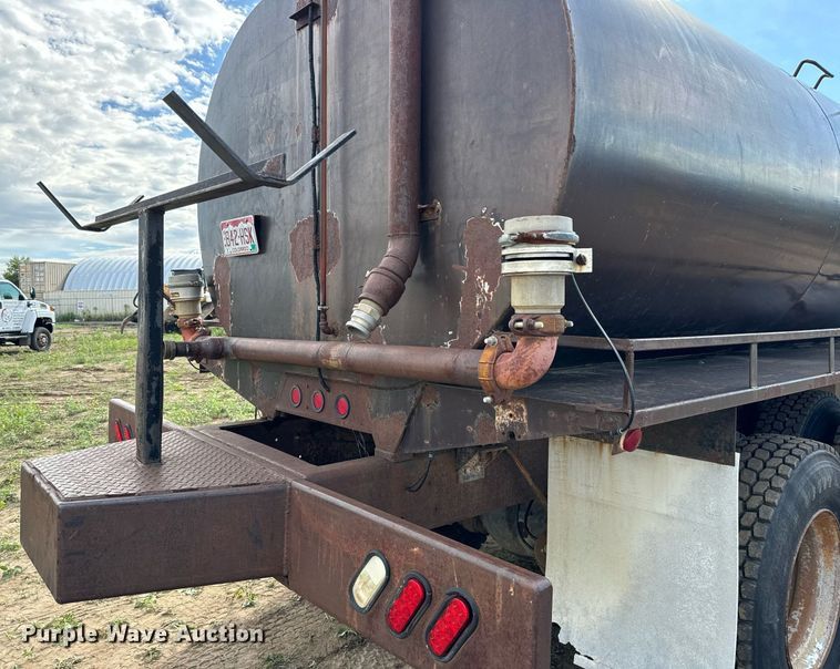 image for item DS7513 1977 Ford 9000 water truck