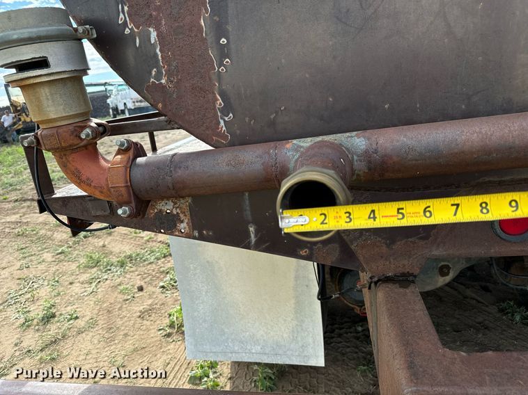 image for item DS7513 1977 Ford 9000 water truck