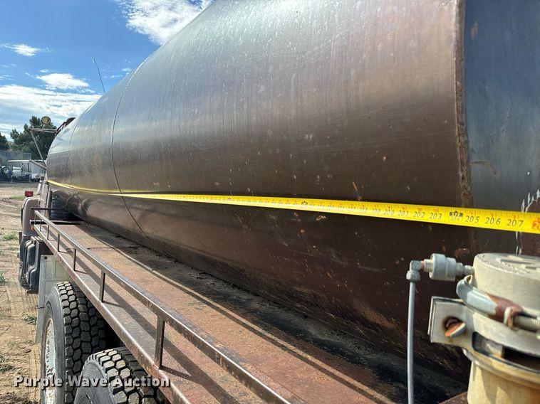 image for item DS7513 1977 Ford 9000 water truck