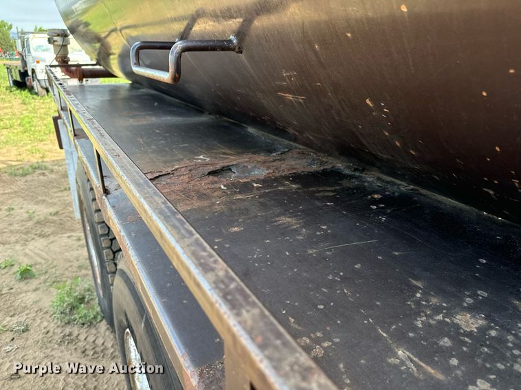 image for item DS7513 1977 Ford 9000 water truck