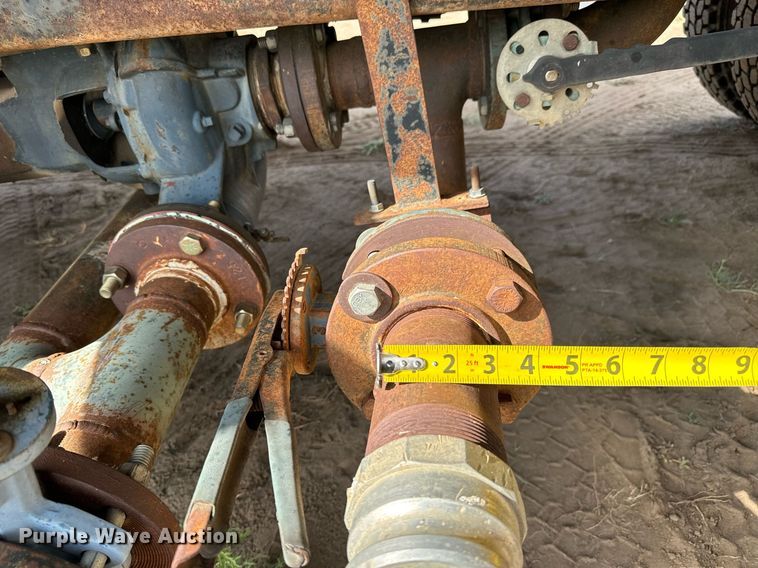 image for item DS7513 1977 Ford 9000 water truck