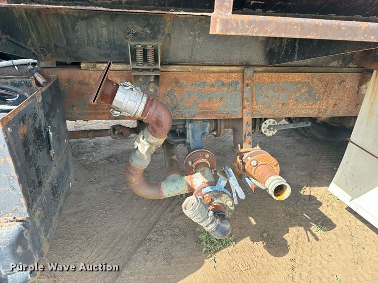 image for item DS7513 1977 Ford 9000 water truck