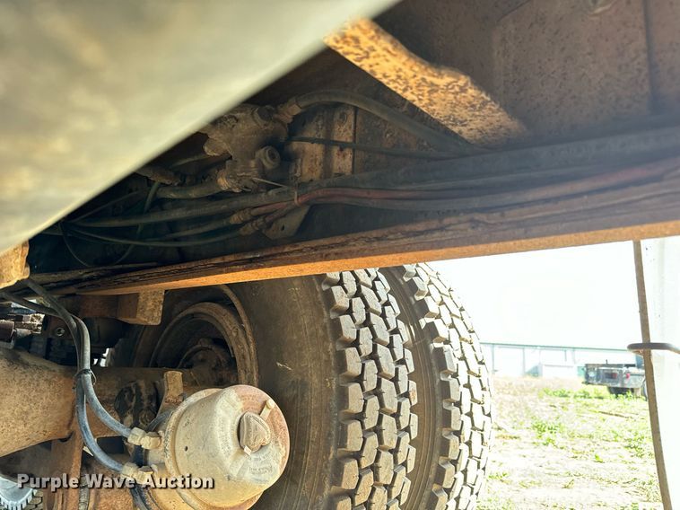 image for item DS7513 1977 Ford 9000 water truck