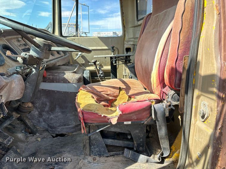 image for item DS7513 1977 Ford 9000 water truck