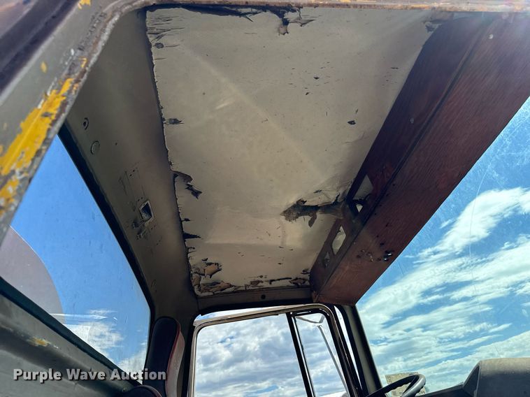 image for item DS7513 1977 Ford 9000 water truck