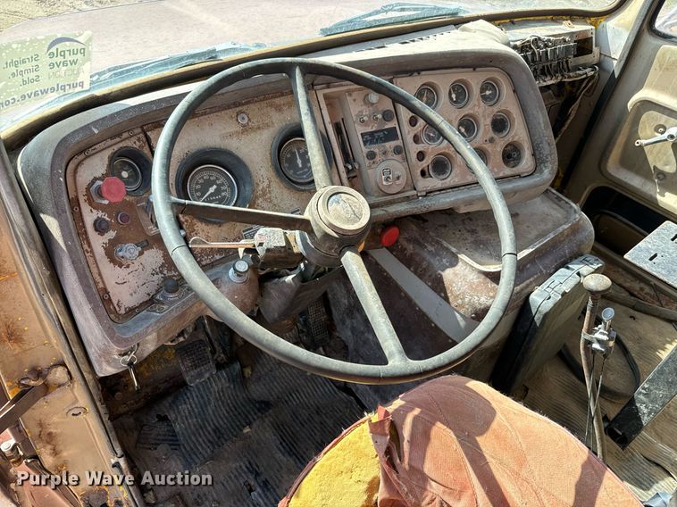 image for item DS7513 1977 Ford 9000 water truck