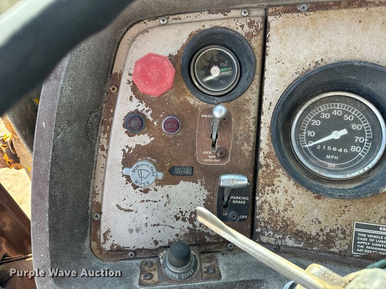 image for item DS7513 1977 Ford 9000 water truck