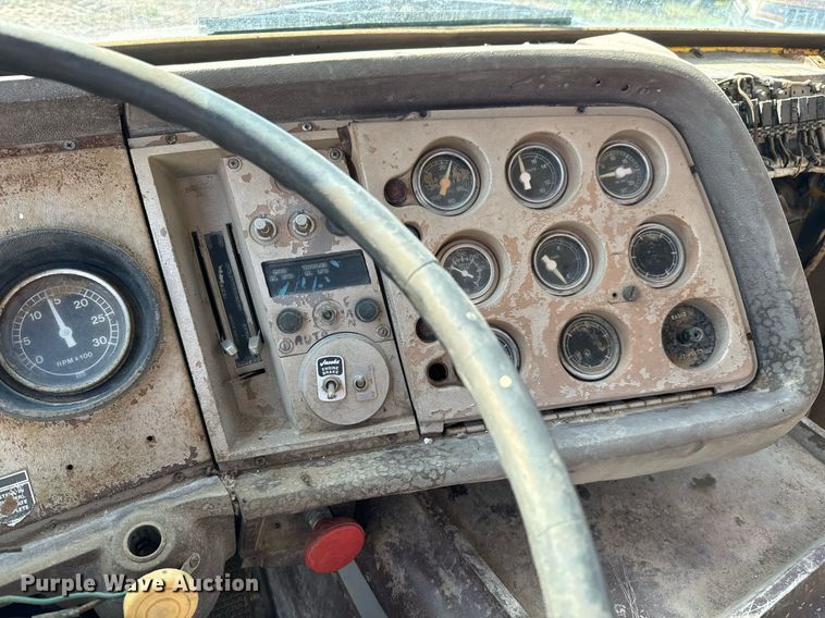 image for item DS7513 1977 Ford 9000 water truck