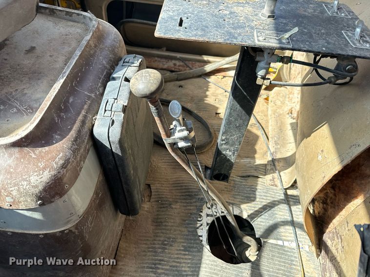 image for item DS7513 1977 Ford 9000 water truck