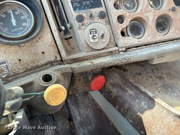 image for item DS7513 1977 Ford 9000 water truck