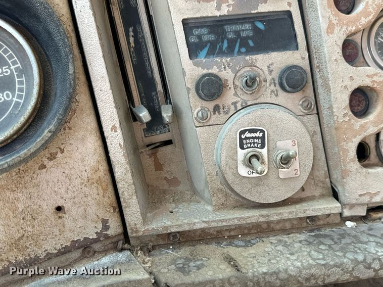 image for item DS7513 1977 Ford 9000 water truck