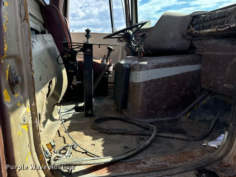 image for item DS7513 1977 Ford 9000 water truck