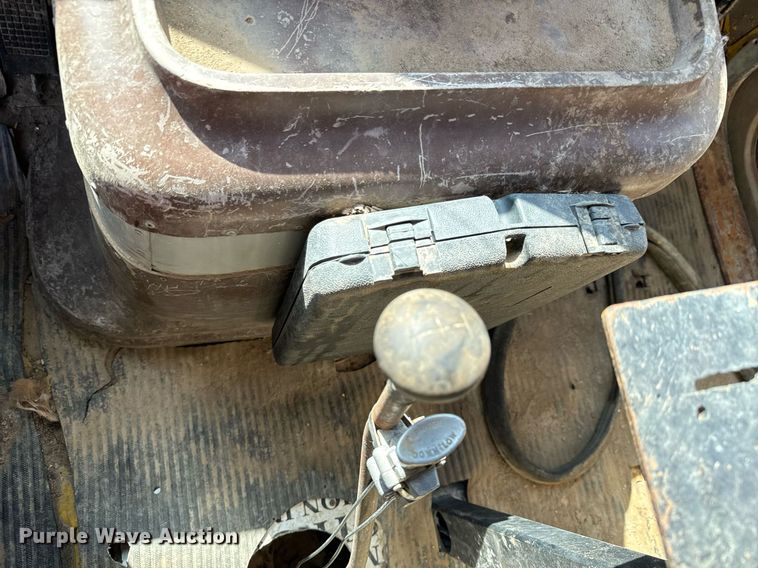 image for item DS7513 1977 Ford 9000 water truck