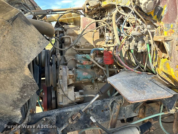 image for item DS7513 1977 Ford 9000 water truck