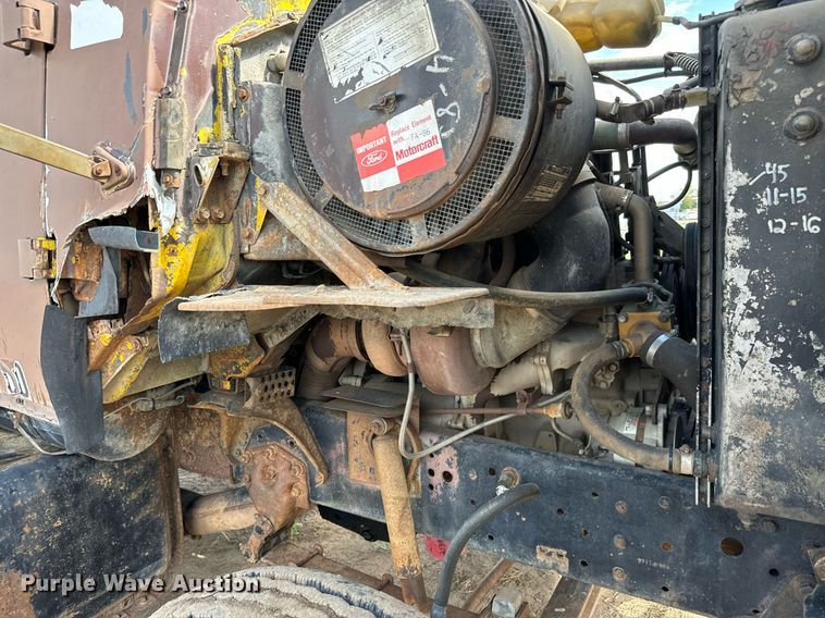 image for item DS7513 1977 Ford 9000 water truck